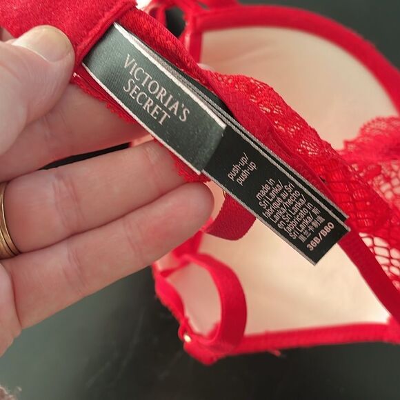 VICTORIA’S SECRET VERY SEXY PUSH-UP RED LACE PADDED UNDERWIRE BRA SIZE 36B - Picture 3 of 5